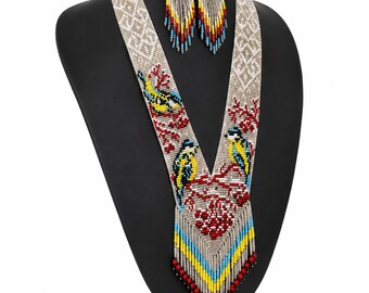 Handgjort pärlhalsband med krabba och tropisk fågel med matchande fransörhängen, smyckeset med fröpärlor i amerikansk stil, present