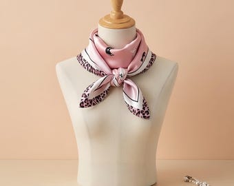 Foulard en soie de mûrier, imprimé botanique floral, foulard élégant, carré de 21 po.