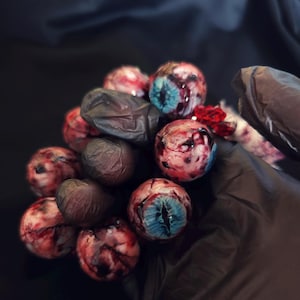 Handmade Eyeball Bead Bracelet 2.2cm | Blue Realistic Horror Jewelry | Resin Creepy Gothic Accessory | Dark Fantasy Gift