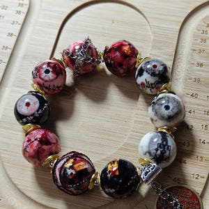 Custom Horror Eye Bead Bracelet | Handmade Creepy Eye Charms | Blood-Streaked Gothic Beads | Unique DIY Accessories | Horror Collectibles