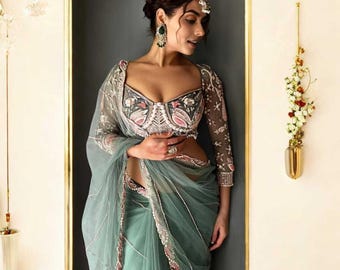 Sari de red premium con bordado, trabajo de lentejuelas Dori, borde hecho a mano con diamantes, combinado con blusa de seda Kasturi, bordado pesado y trabajo de perlas.