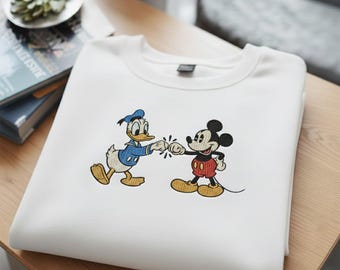 Camiseta bordada divertida de Mickey y Donald, camiseta vintage de Disney Friends, camiseta de choque de puños para mejores amigos, camiseta de Magical Park