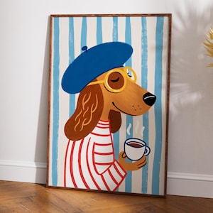 Peut inclure: Impression artistique encadrée représentant un chien de dessin animé portant un béret bleu et des lunettes jaunes, tenant une tasse de café. Le chien porte une chemise rayée rouge et blanche. Fond à rayures verticales bleues et blanches.