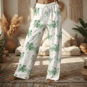 Anpassad Toile de Jouy-pyjamas i långt eller kort set för hundar, personlig pyjamas i cottagecore-stil, pyjamasmönster med hundtryck, presenter till husdjursägare bild 9