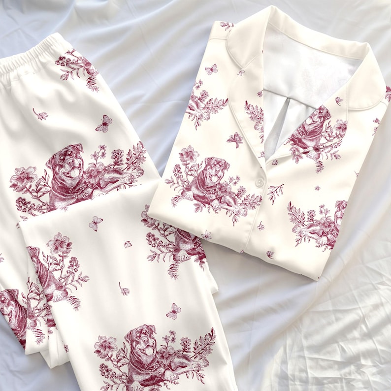 Anpassad Toile de Jouy-pyjamas i långt eller kort set för hundar, personlig pyjamas i cottagecore-stil, pyjamasmönster med hundtryck, presenter till husdjursägare bild 10