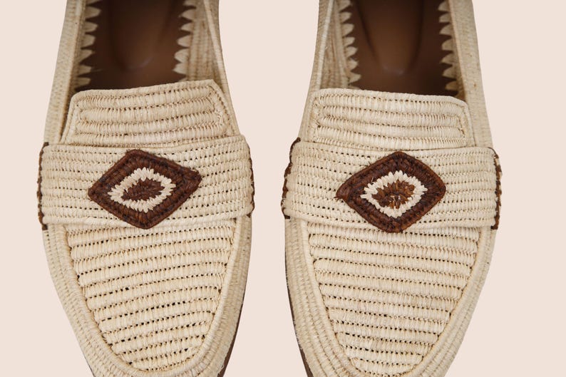 Handmade men’s raffia moccasins with leather sole, Moroccan artisan summer loafers – front view