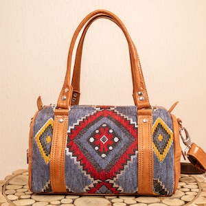 Handmade Leather Kilim Handbag: Boho Chic Ethnic Bag