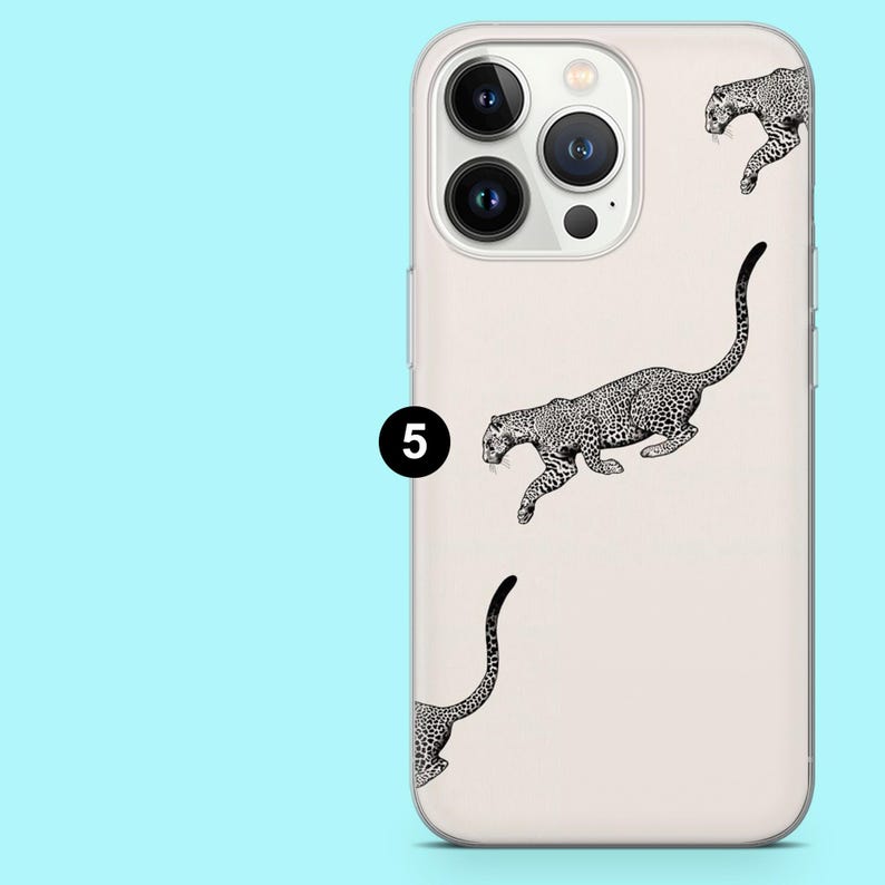 Puede incluir: Una funda transparente para tel&eacute;fono con un patr&oacute;n repetido de ilustraciones de leopardo en blanco y negro. La funda tiene un acabado brillante y est&aacute; dise&ntilde;ada para adaptarse a un tel&eacute;fono inteligente. El dise&ntilde;o incluye tres ilustraciones de leopardo.