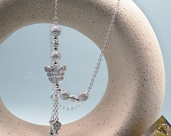 Ingewikkelde handgemaakte vlinder- en fortuinkralenketting · 999 fijnzilver · Gunstige bedels