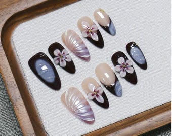 Uñas postizas 3D con diseño floral hechas a mano / Forma almendrada, diseño francés
