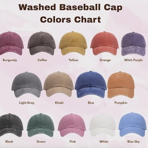 Puede incluir: Una carta de colores de gorras de b&eacute;isbol lavadas en varios colores, incluyendo burdeos, caf&eacute;, amarillo, naranja, p&uacute;rpura bruja, gris claro, caqui, azul, calabaza, negro, verde, rosa, blanco y azul cielo. El texto "Washed Baseball Cap Colors Chart" est&aacute; en la parte superior.