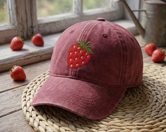 Gorra de béisbol con fresas bordadas, 100% algodón, estilo cottagecore.