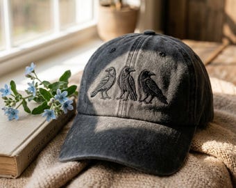 Chapeau de corbeau brodé, jeu de mots drôle d'oiseau, cadeau d'humour noir
