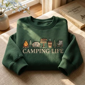 Geborduurd Camping Life-sweater – Gezellige outdoor-avonturenkleding