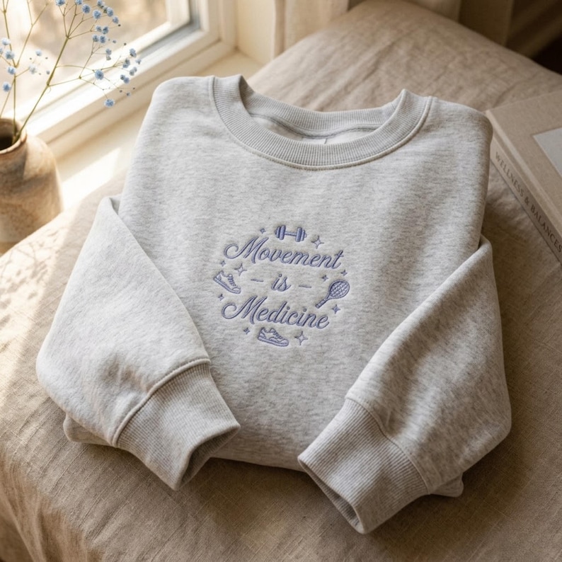 Sudadera bordada "El movimiento es medicina" – Regalo para amantes del fitness, ropa para terapeutas imagen 3