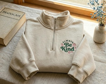 Felpa con zip a un quarto e ricamo "Always Be Kind", top da donna dedicato alla gentilezza.