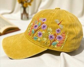 Custom Floral Embroidered Cotton Baseball Cap: Daisy Design