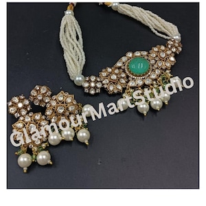 Traditional Kundan Pearl Necklace & Earring Set/Elegant Indian Bridal Jewelry Set with Emerald Centerpiece/Handcrafted Kundan Jewelry Set
