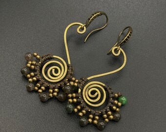 Boucles d’Oreilles Bohème en Laiton Vieilli, Spirale Ethnique 6 cm, Pierre Naturelle Agate, Bijou Artisanal Fait Main