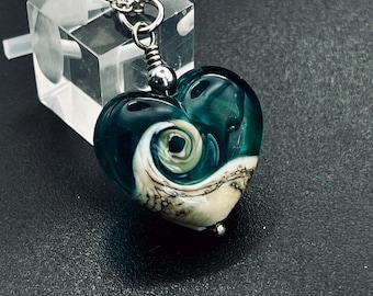 Collier coeur vert sarcelle en verre de mer au chalumeau, collier océan, collier vague, bijoux collier de plage, bijoux de mariage sur la plage, cadeau de Noël