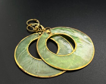 Boucles d’oreilles vertes en nacre, grandes boucles rondes, bijoux bohèmes dorés, boucles légères, cadeau pour femme