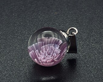 Mini pendentif chrysanthème en verre filé, fleur mauve miniature, bijou artisanal lampwork, pendentif floral en acier inoxydable