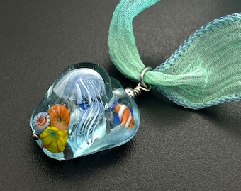 Pendentif Méduse en Verre Lampwork, Collier Océan, Bijou Marin Fait Main, Pendentif Méduse en Verre, Collier Mer