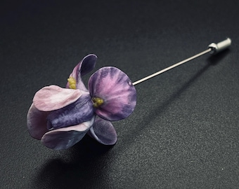 Broche fleur bleue, bijou floral en pâte polymère, broche faite main, bijou botanique, cadeau femme