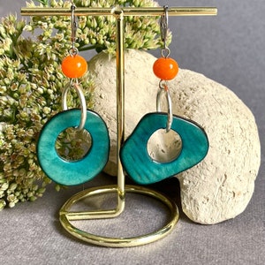 Boucles d'oreilles orange turquoise de forme libre, cadeau de Noël pour femme, boucles d'oreilles tendance, boucles d'oreilles de fête image 1