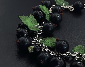 Bracelet à breloques cassis, bracelet baies en verre fait main, bijoux botaniques réglables, cadeau feuilles d'argile polymère pour elle