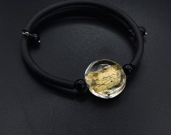 Bracelet en verre doré, perle au chalumeau, feuille d'or 24 carats, bracelet en caoutchouc noir, fil à mémoire de forme réglable, bijou minimaliste fait main