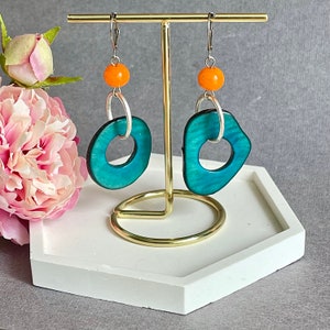 Boucles d'oreilles orange turquoise de forme libre, cadeau de Noël pour femme, boucles d'oreilles tendance, boucles d'oreilles de fête image 4