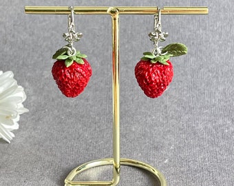 Strawberry earrings, fruit jewelry, Strawberry jewelry, berry jewelry, strawberry polymer clay jewelry, summer jewelry, gift for her