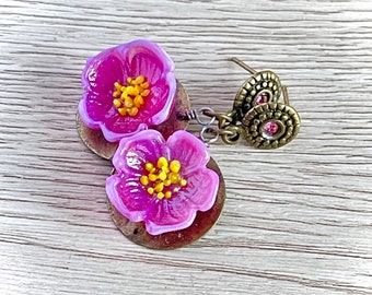 Pink flower lampwork glass bronze earrings, floral chic handmade earrings, romantic women gift jewelry,  summer earrings