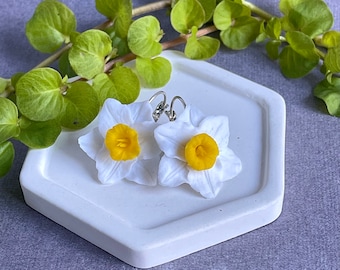 Daffodil earrings - White March Flower Narcissus, exquisite handmade polymer clay earrings for mom, earrings for her