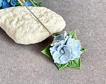 Broche hortensia, hortensia bleu, fleur bleue, broche faite main en argile polymère pour maman, broche pour elle