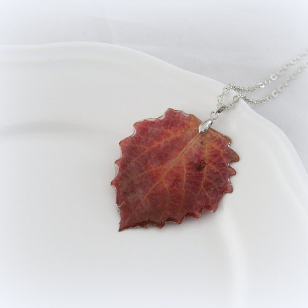 Red Leaf pendant, real leaf jewelry, real pressed flowers, botanical, red and bordo, nature jewelry, necklace