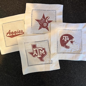 Broderade Texas A&M cocktailservetter | Dryckesset i linne (4-pack)