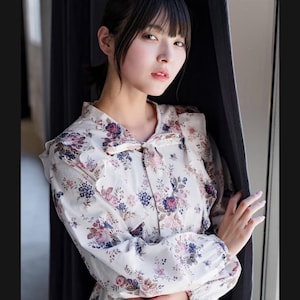 Rüschenkleid aus Liberty London-Stoff, hergestellt in Japan. Klassisches Blumenkleid aus Liberty London „Sussex“-Baumwolle.