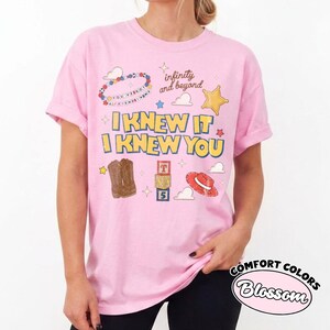 I Knew It I Knew You Shirt, Disney Toy Story 5 Friendship Comfort Colors® Shirt, Western Jessie, Disneyland Family Matching Shirt imagem 4