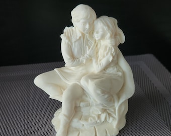 Vintage Style Couple Figurine, Romantic Sculpture, Resin Statue Home Decor