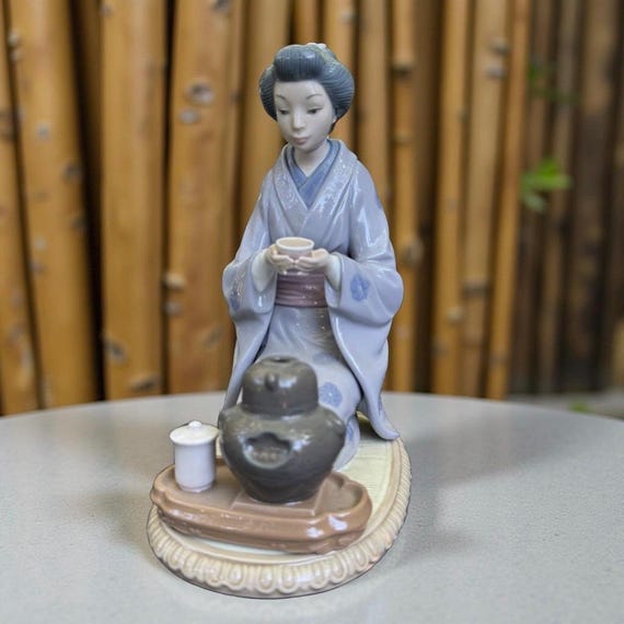 Vintage Lladro Porcelain Figurine • Japanese Geisha Tea Ceremony