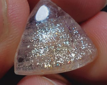Piedra solar de confeti natural / Piedra solar de fuego arcoíris / Piedra preciosa de cristal natural para uso curativo y en joyería (12,30 quilates, 20 x 21 x 6 mm)