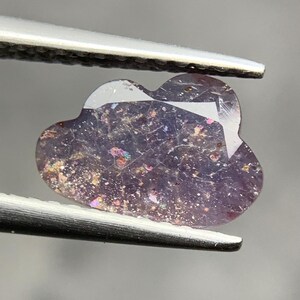 Molnformad fasetterad iolit-solsten | Naturlig kristallädelsten för smycken, metafysisk och helande användning (1,40 karat 10x7x3 mm)
