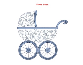 Può includere: Motivo ricamato di un passeggino blu e bianco, decorato con motivi floreali e a foglie. Ha due grandi ruote e un manico curvo. Il testo "Three Sizes" è sopra.