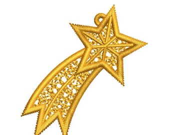 Può includere: Un ricamo a forma di stella cadente dorata, caratterizzato da una stella a cinque punte con una scia. L'oggetto è realizzato con fitte cuciture in filo giallo e presenta un complesso motivo in pizzo traforato su tutta la stella e la scia.