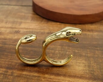 Double Finger Wavy Ring• 18K White Gold Plated Stainless Steel 
