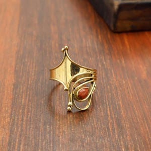 Karneol-Tiara-Ring aus Messing, Schutzschmuck