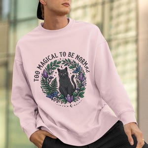 Sudadera con estampado de gato brujo "Demasiado mágica para ser normal", estilo Goblincore Celestial Cozy