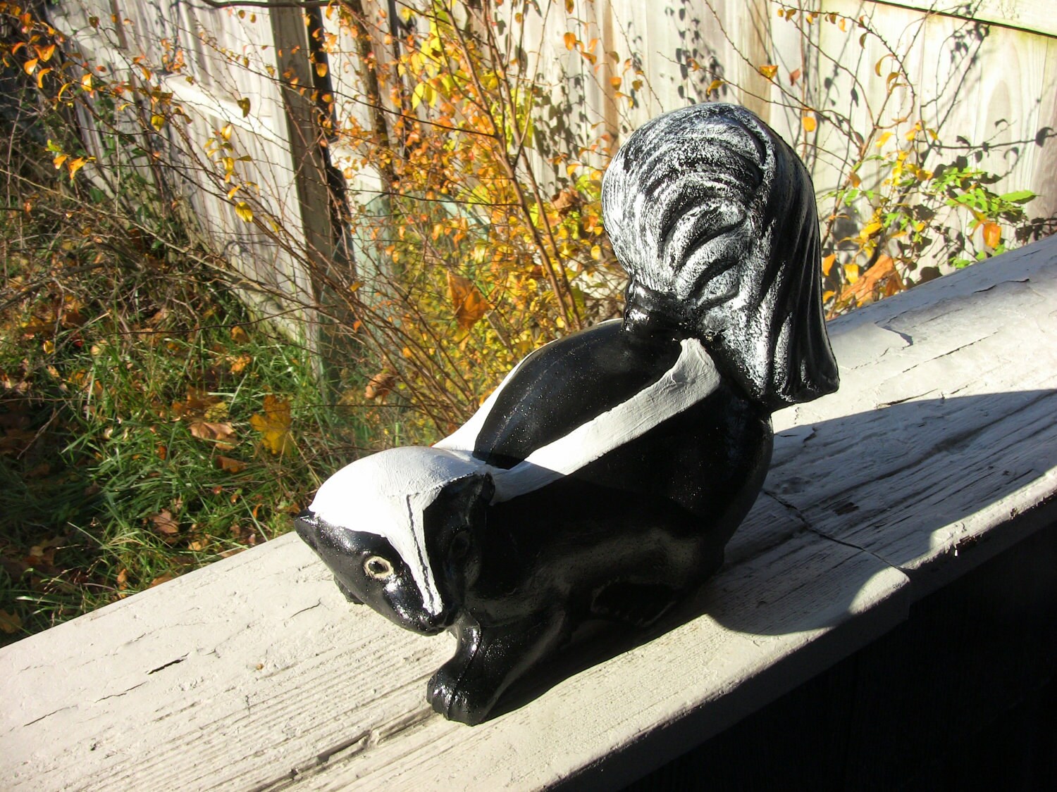 Concrete Skunk....beautiful Life Like Statue..fast Shipping. .read All ...